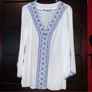 White House Black Market White and Blue Embroidered Blouse